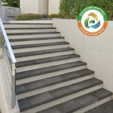 Escalones Tessera de piedra artificial en color blanco con diseno en L para la instalacion de peldaños