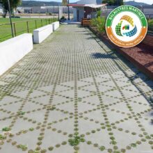 Bloque decorativo SAS Tria de piedra artificial en color gris con diseño geométrico triangular inspirado en fractales