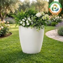 Jardinera tronconica rugosa de granito en piedra artificial color blanco y marfil para terrazas y jardines.