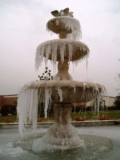 Fuente de jardín. Mantén su agua limpia.